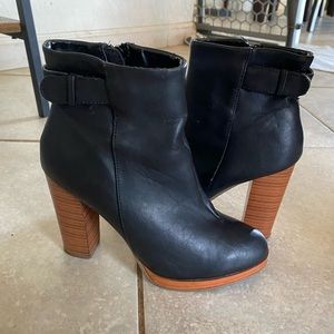 Steve Madden Black Zamir Platform Boots/Booties Size 6.5